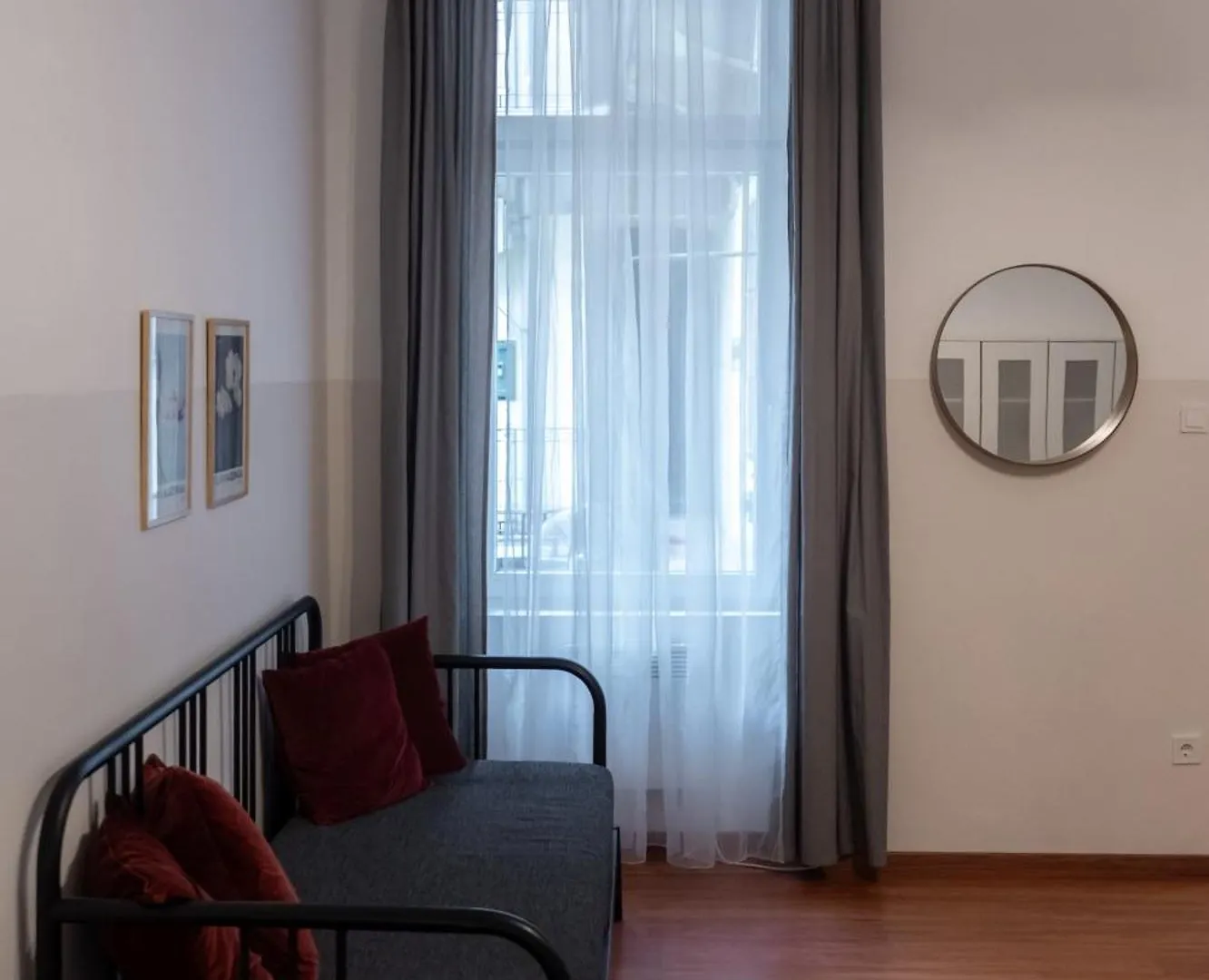 Cozy Apartment In Akacfa Street Budapeszt Węgry