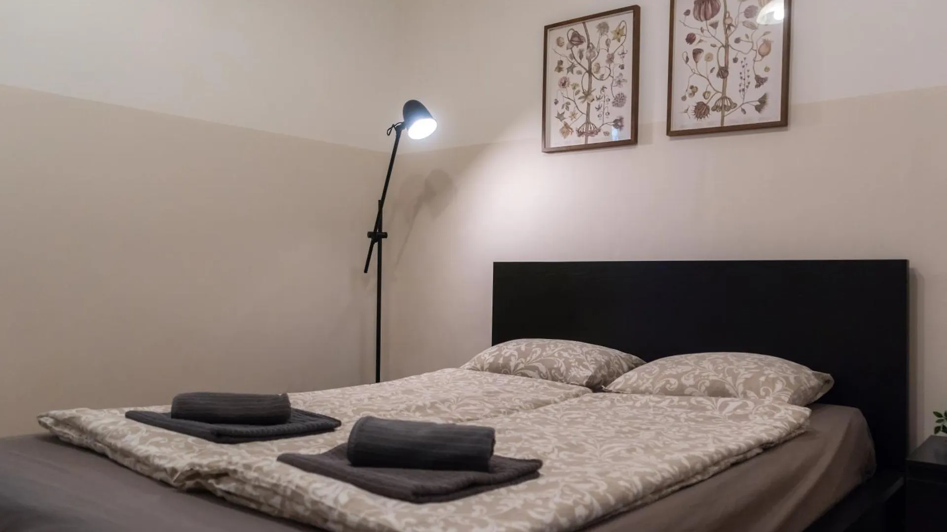 Cozy Apartment In Akacfa Street Budapest