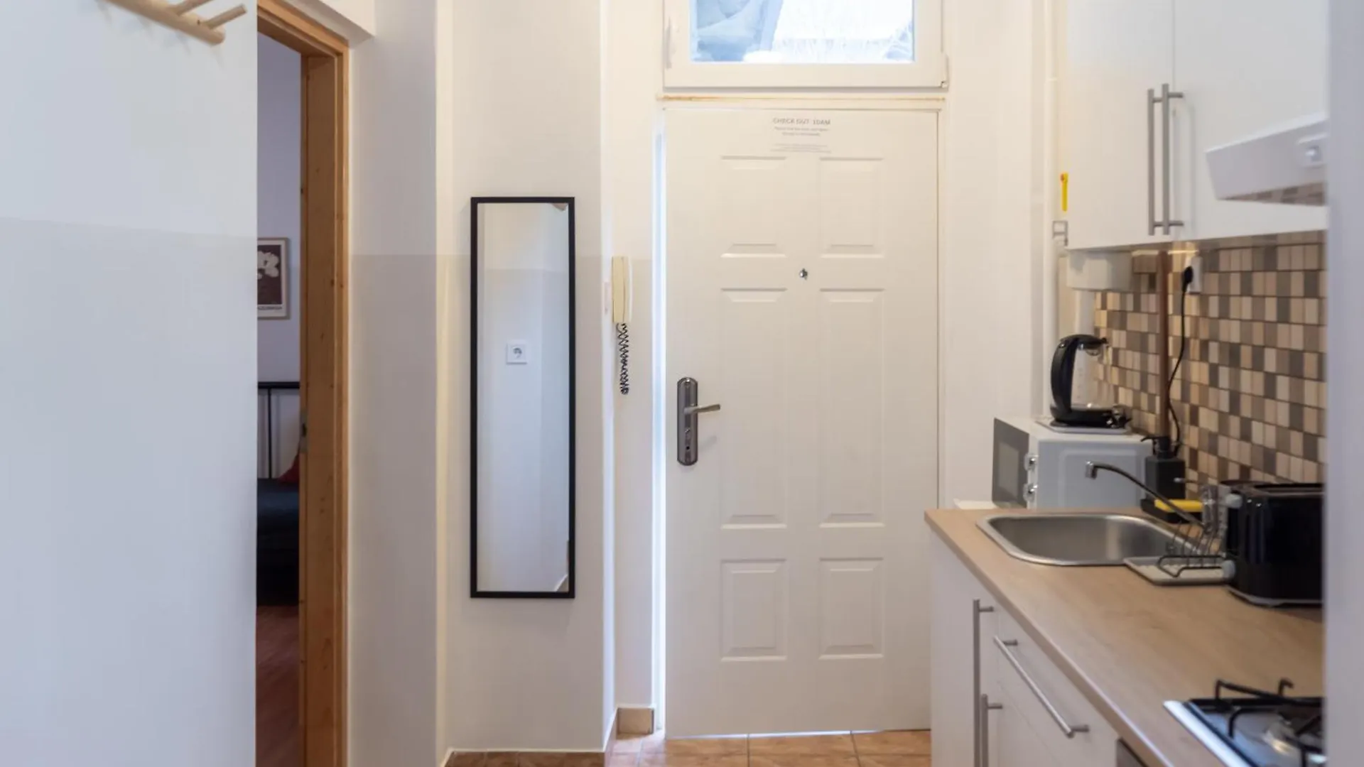 Cozy Apartment In Akacfa Street Budapest