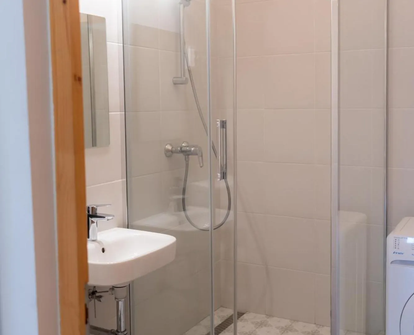 Cozy Apartment In Akacfa Street Budapest